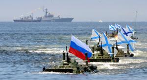 "Служу России" - Владимир Путин поздравил моряков с Днем ВМФ