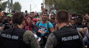 СМИ: две тысячи мигрантов пытались прорваться на территорию Македонии