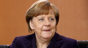 СМИ: Меркель хочет снять санкции с России "сегодня, а не завтра"
