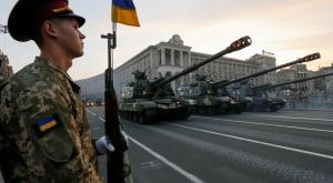 Советника Порошенко возмутили жалобы на испорченный танками асфальт в Киеве
