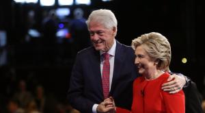 "Спасите Америку!" - хакеры выложили порно на страницах четы Клинтон в "Википедии"