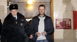 Суд рассмотрит вопрос о замене Навальному условного срока на реальный