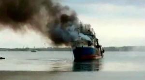 При пожаре на траулере «Мыс Елизаветы» удалось избежать разлива 125 тонн дизтоплива
