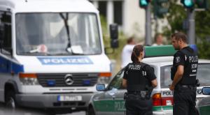 Трое немецких националистов задержаны за оскорбления и избиение беженок