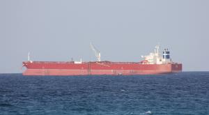 У берегов Японии тонет танкер с 400 тоннами едкой щелочи
