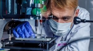 Ученые РФ успешно провели трансплантацию "щитовидки", напечатанной на 3D биопринтере