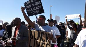 В Калифорнии вспыхнули протесты после убийства полицией афроамериканца