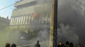 В Киеве злоумышленники в балаклавах сожгли редакцию канала "Интер"