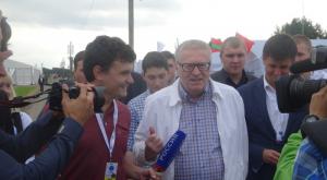 Жириновский на форуме «Территория смыслов на Клязьме» обучил слушателей безопасному селфи и назвал дату войны с США