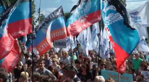 Жители Донбасса поздравили Порошенко с днем "НАТОзависимости" Украины