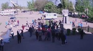 Жители Одесской области побили бойцов "Азова", приехавших сносить Ленина