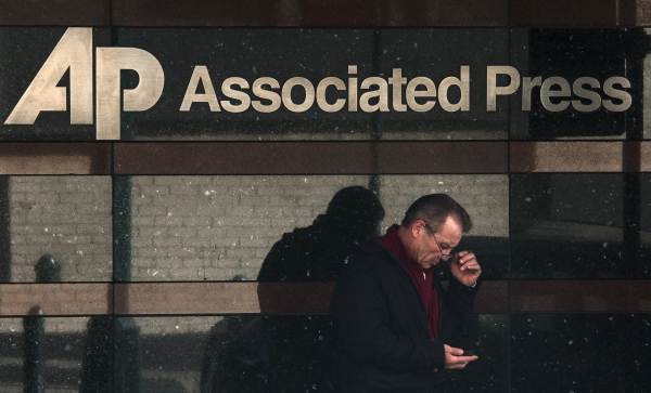 Associated Press: "изоляторы" встают в очередь, чтобы пообщаться с Путиным