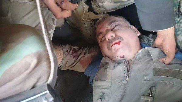 Боевики "Фронта ан-Нусра" избивают захваченного в плен пилота ВВС Сирии