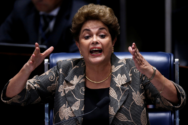 Большинство бразильских сенаторов выступили за отставку Роуссефф