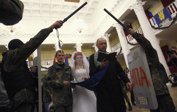 "Брак за 24 часа" - на Украине запустили сервис быстрого бракосочетания