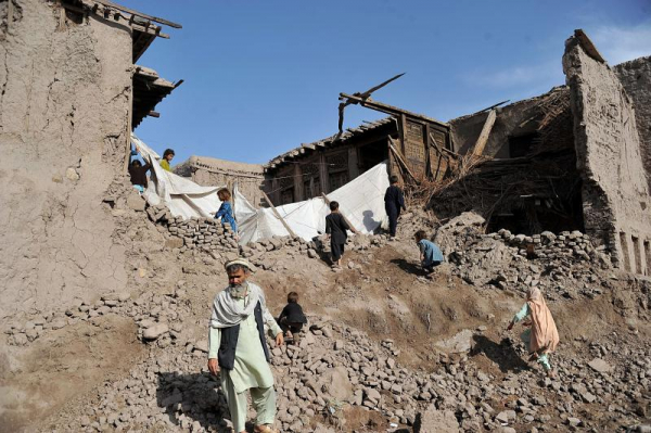 Число жертв от небывалого землетрясения в Пакистане превысило 130 человек