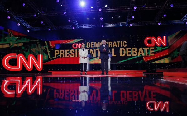 CNN уволила сотрудницу, передавшую Клинтон вопросы для дебатов