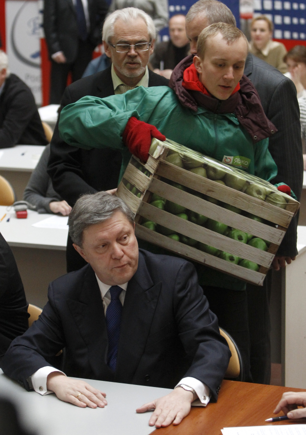 "Да здравствует хамон!" - "Яблоко" обещает вернуть в РФ санкционные продукты "Да здравствует хамон!" - "Яблоко" обещает вернуть в РФ санкционные продукты