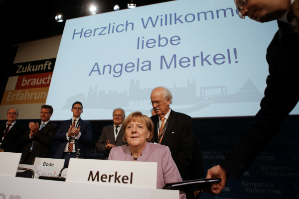 "Давить, не жалея" - Меркель предложит ввести против РФ санкции за Сирию