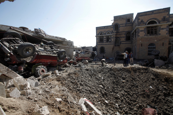 "Десятки погибших" - авиация арабской коалиции разбомбила похороны в Йемене