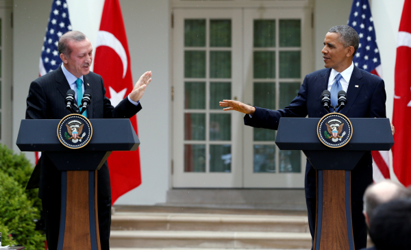 "Двуличная политика" - Эрдоган обвинил США в сотрудничестве с террористами в Сирии