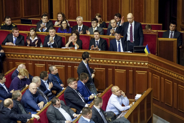 Economist о "спасении" украинского кабмина: репетиция перед катастрофой