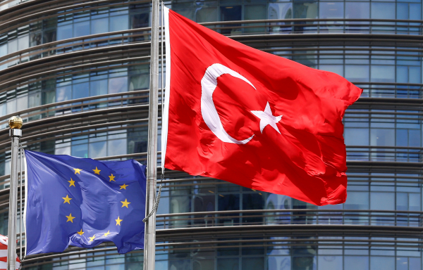 Еврокомиссию обеспокоил "регресс демократии" в Турции