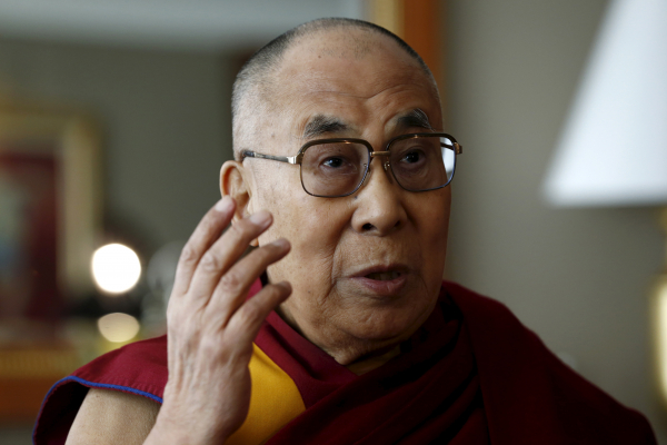 "Европа не может стать арабской": Далай-лама призвал беженцев вернуться домой
