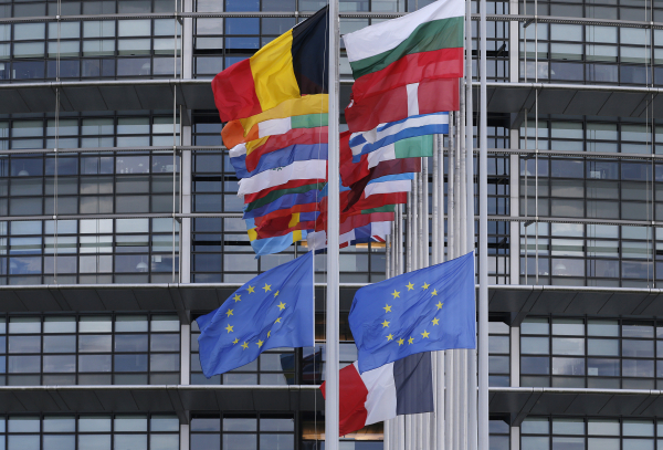 Евросоюз включил двух россиян в санкционный список из-за связей с террористами