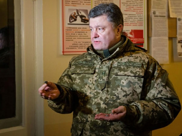 "Геройская поездка" Порошенко в обстрелянный Краматорск оказалась постановочным действом "Геройская поездка" Порошенко в обстрелянный Краматорск оказалась постановочным действом