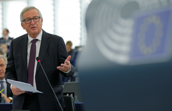 Глава Еврокомиссии назвал предвыборные обещания Трампа "отвратительными"