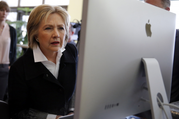 ГРУ подозревают в очередной кибератаке на штаб Клинтон