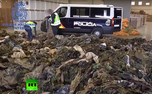 "Гуманитарная помощь" - испанская полиция изъяла 20 тысяч комплектов формы для ДАИШ