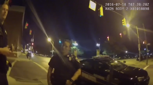 "Играл в тупую игру" - американец в погоне за покемоном протаранил автомобиль полиции