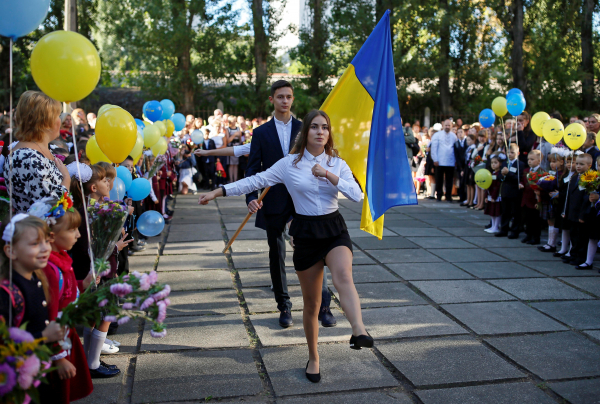"Какой-то позор"- на Украине возмутились школьным учебником, прославляющим гимн РФ