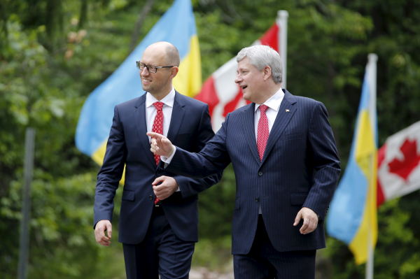 Канадские правозащитники против поставок оружия Украине