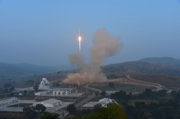 Китай вывел на орбиту первый спутник мобильной связи третьего поколения