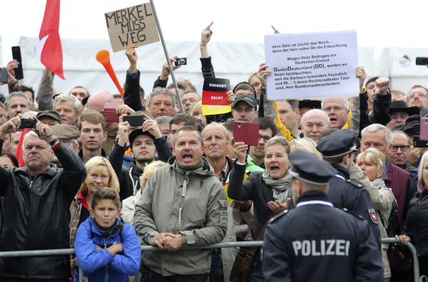 «Изменница Родины» - в Дрездене горячо встречали Меркель