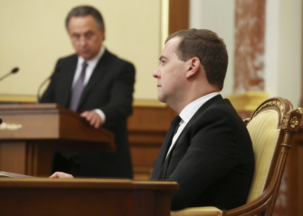 "Лет ми спик фром май харт": Медведев шутливо представил Мутко правительству