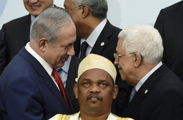 Лидеры Палестины и Израиля пожали руки впервые за 5 лет