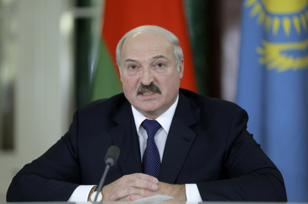 Лукашенко потребовал прекратить разговоры о развороте Белоруссии в сторону Запада
