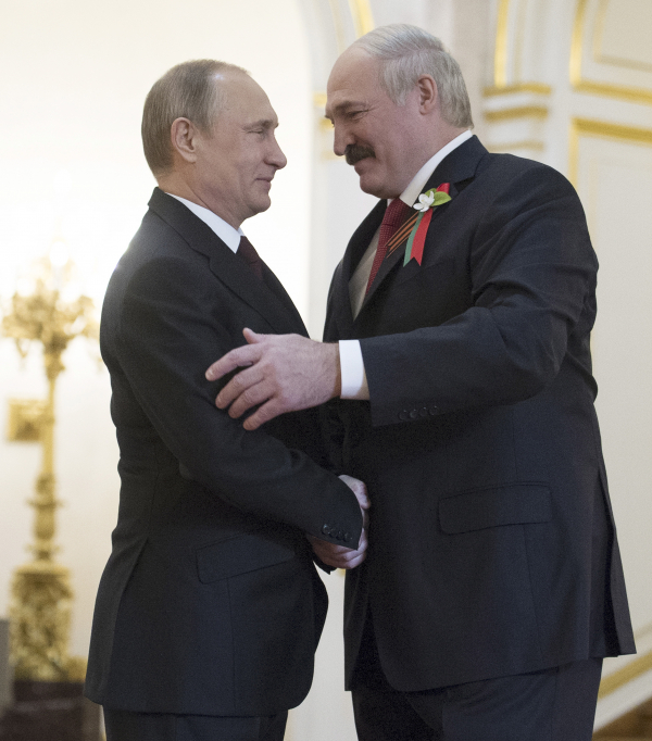 Лукашенко считает надуманной проблему своего отсутствия на Дне Победы в Москве Лукашенко считает надуманной проблему своего отсутствия на Дне Победы в Москве