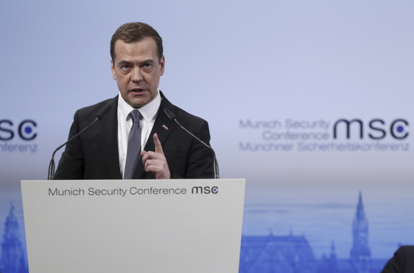 Медведев: между Москвой и Западом — новая холодная война