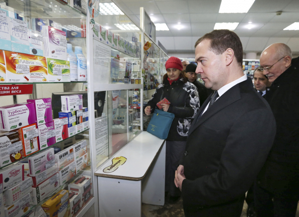 Медведев поручил создать сервис, позволяющий сообщать о контрафактных лекарствах