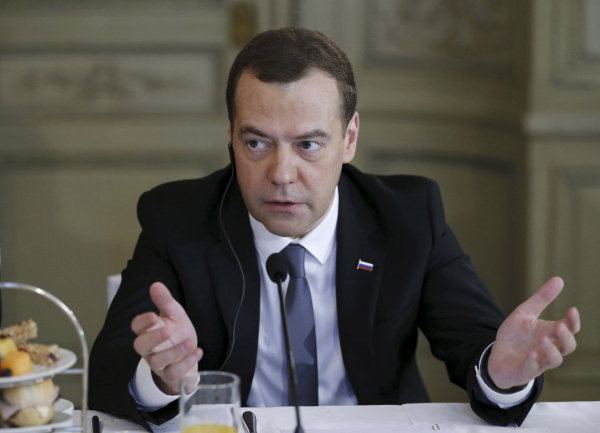 Медведев рассказал, как строительство моста повлияет на цены в Крыму