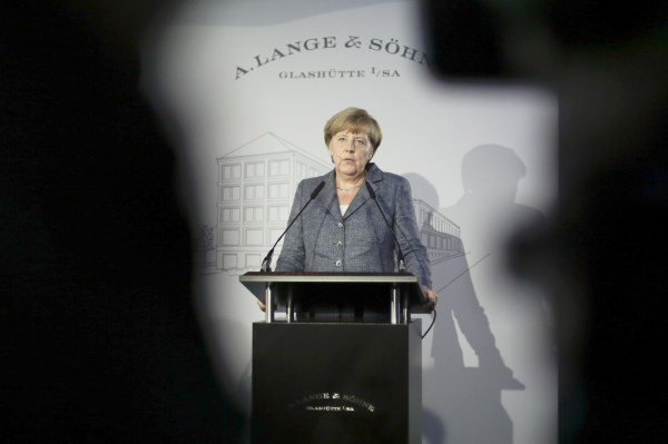 Меркель хочет партнерских отношений с Москвой, но санкции снять не может