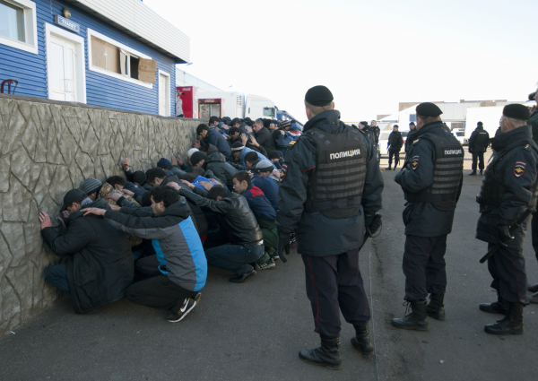 Мигранты устроили бунт в Челябинском УФМС