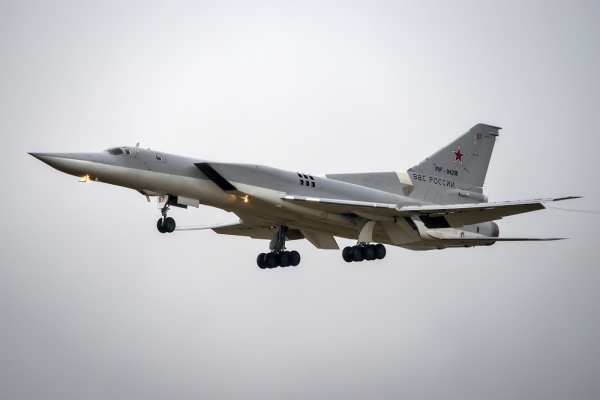 Минобороны опубликовало видео удара российских Ту-22М3 по объектам ДАИШ в Сирии