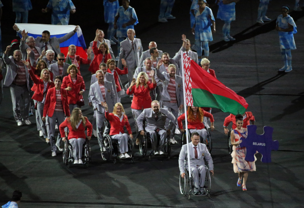 МПК наказал белоруса, вынесшего на Паралимпиаде флаг России, лишением аккредитации