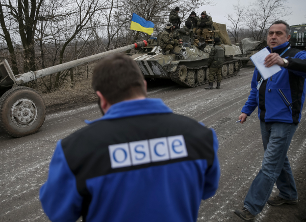 Наблюдатели ОБСЕ подверглись нападению на подконтрольной Киеву территории в Донбассе